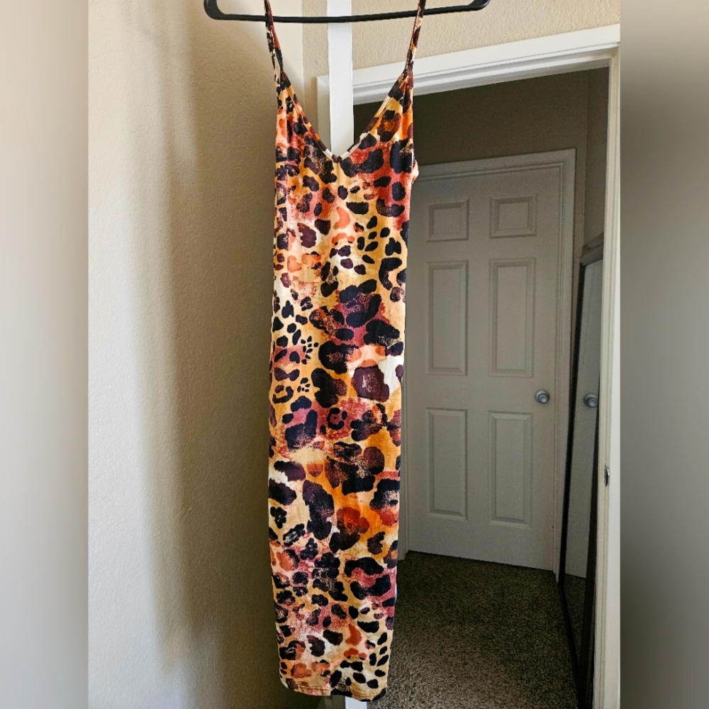 Spaghetti strap stretchy leopard midi dress